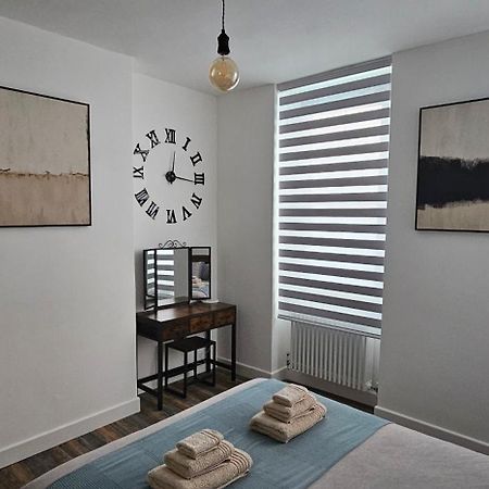 Tower Bridge Spacious King Bedroom With Extra Large Windows 런던 외부 사진