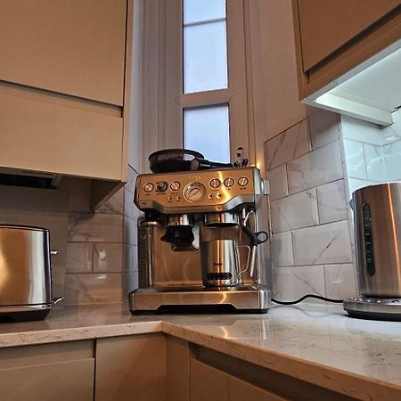Tower Bridge Spacious King Bedroom With Extra Large Windows 런던 외부 사진