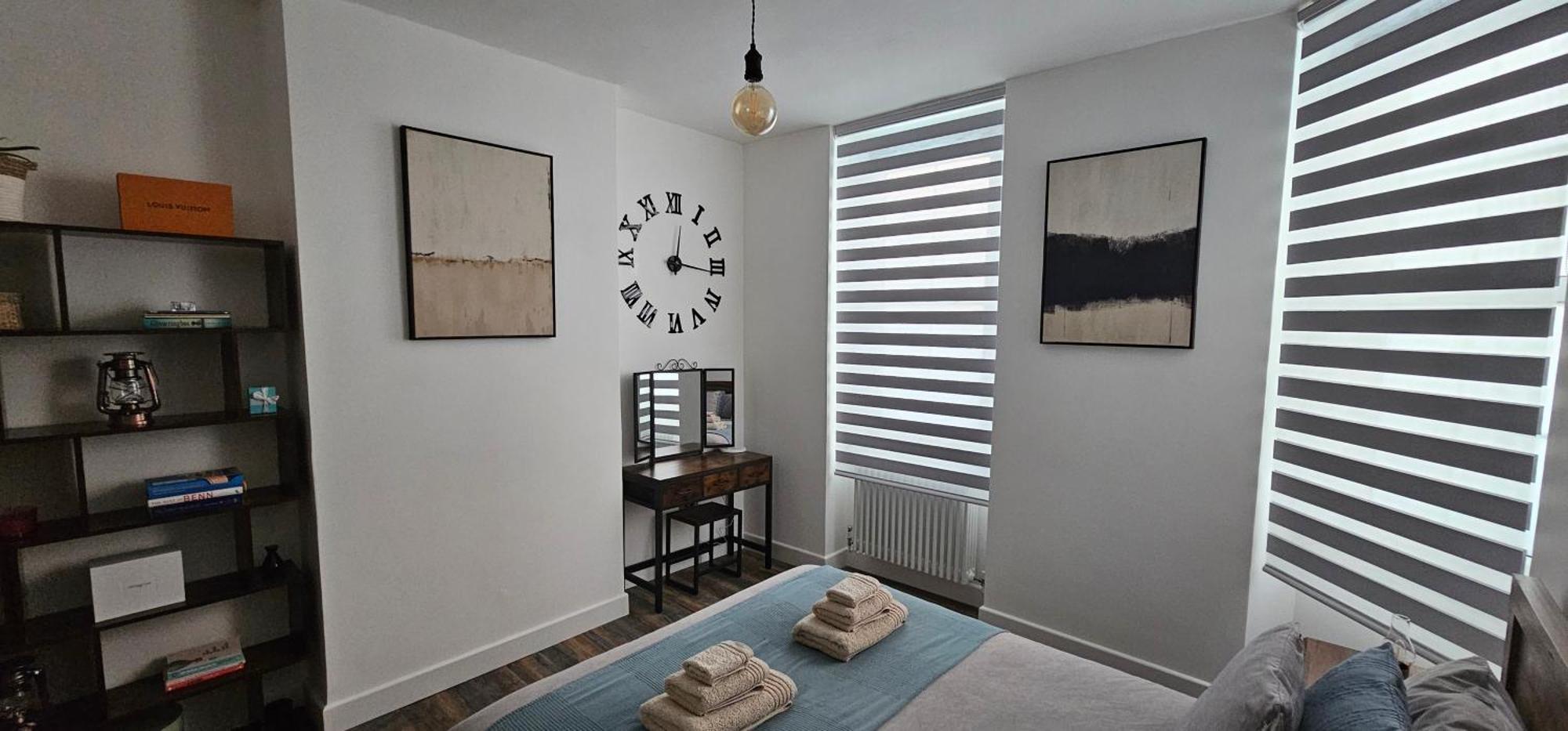 Tower Bridge Spacious King Bedroom With Extra Large Windows 런던 외부 사진