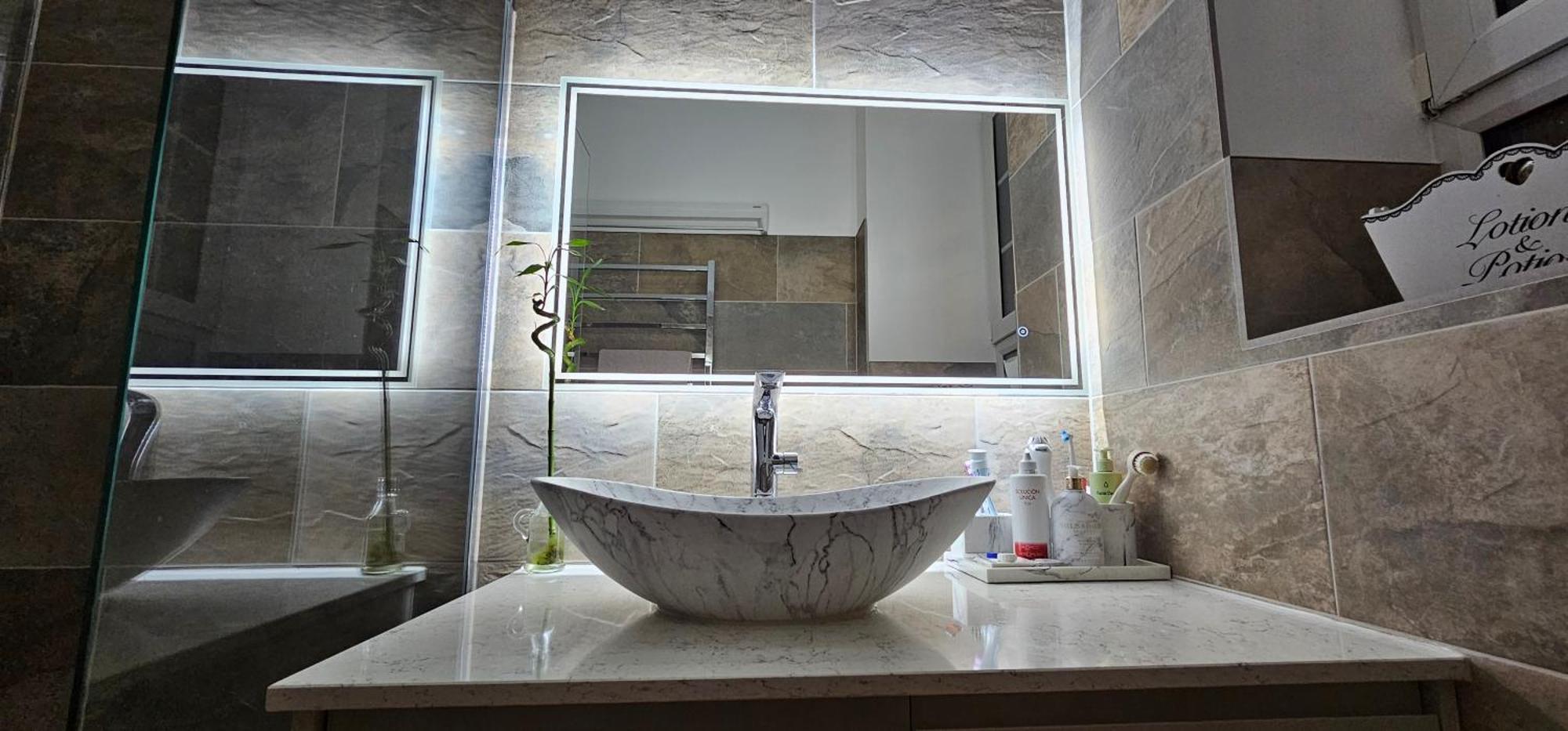 Tower Bridge Spacious King Bedroom With Extra Large Windows 런던 외부 사진