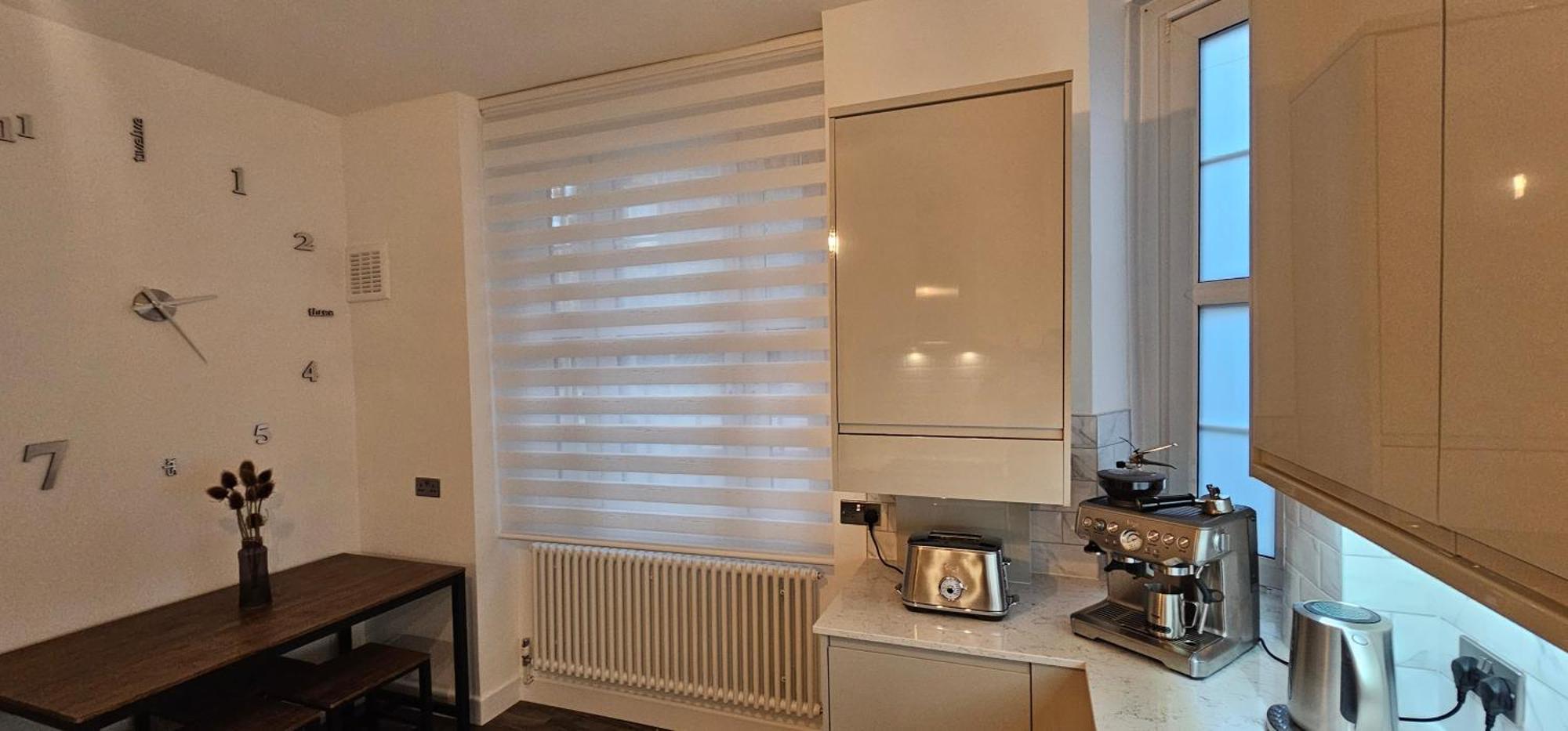 Tower Bridge Spacious King Bedroom With Extra Large Windows 런던 외부 사진