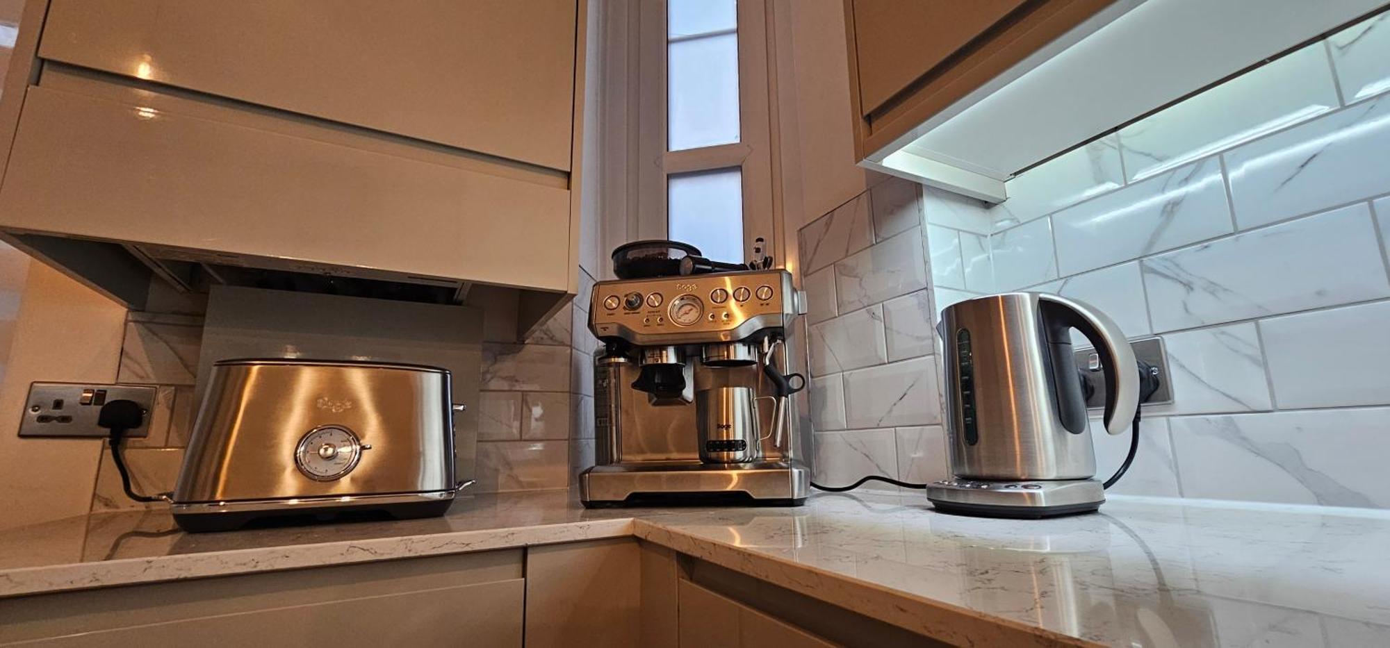 Tower Bridge Spacious King Bedroom With Extra Large Windows 런던 외부 사진
